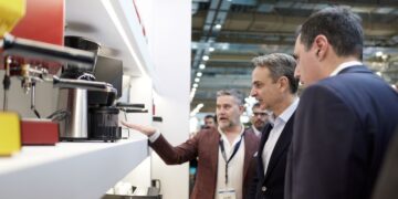 O Κυριάκος Μητσοτάκης στη HORECA 2026: Δοκίμασε καφέδες και μπύρα – «Θα μου κάνεις ένα σεμινάριο;»
