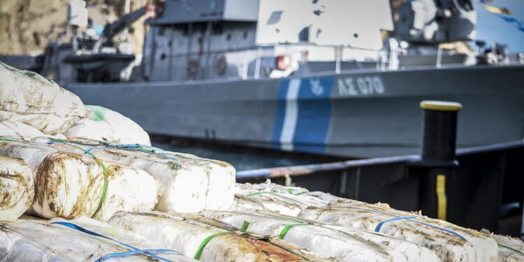 Κρήτη: Δέμα με ναρκωτικά ξεβράστηκε σε παραλία της Ιεράπετρας – Περιέχει σχεδόν 1 κιλό της ουσίας