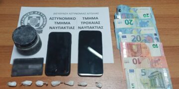 Ναύπακτος: 3 συλλήψεις για διακίνηση ναρκωτικών σε μαθητές – Και ανήλικος ανάμεσα στους κατηγορούμενους