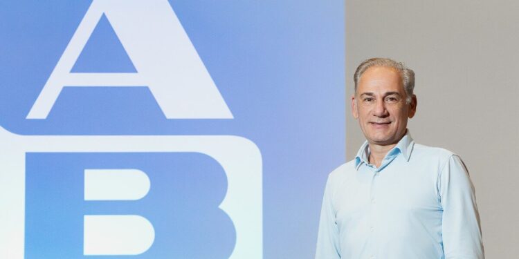 ΑΒ Βασιλόπουλος: Επέκταση στη Θεσσαλονίκη με 12 νέα καταστήματα – Εξαγορά της Ναταλί