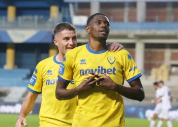 Παναιτωλικός: Θέση ξένου στο ρόστερ ψάχνει η Γκουοάν για να ανακοινώσει τον Ενκολόλο