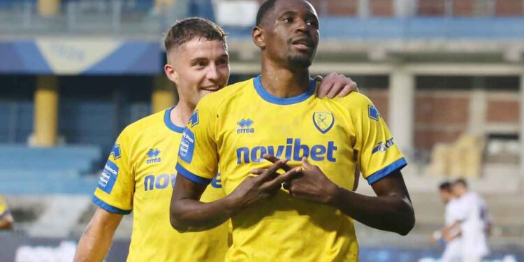 Παναιτωλικός: Θέση ξένου στο ρόστερ ψάχνει η Γκουοάν για να ανακοινώσει τον Ενκολόλο