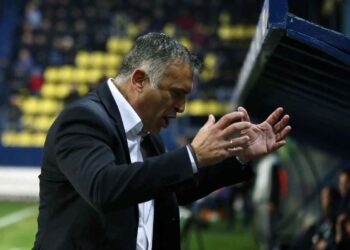 Αναστασίου: «Δύσκολο να παίζεις με δέκα παίκτες – Δεν έχουμε επιθετικούς, κάνουμε αλχημείες» (video)