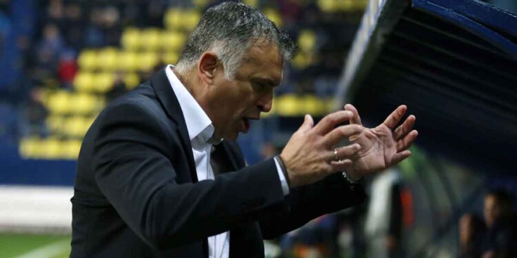 Αναστασίου: «Δύσκολο να παίζεις με δέκα παίκτες – Δεν έχουμε επιθετικούς, κάνουμε αλχημείες» (video)