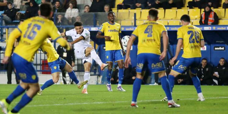 Παναιτωλικός: Με Λομπάτο, Χουάν Μανουέλ Γκαρσία, Μπάτζι και επιστροφές η αποστολή για Λάρισα