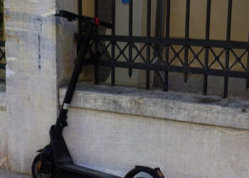 Γκύζη: Σύγκρουση αυτοκινήτου με πατίνι στην Λεωφόρο Αλεξάνδρας