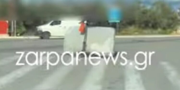 Κρήτη: Μετέφερε στρώμα με πατίνι – Δείτε το βίντεο