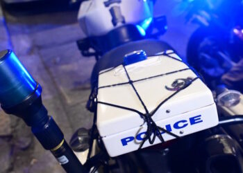 Νέα Πέραμος: «Γαζωμένος» από σφαίρες και δεμένος χειροπόδαρα ο άνδρας που βρέθηκε νεκρός στο ρέμα