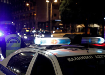 Παγκράτι: Λήξη συναγερμού για σακούλα έξω από τράπεζα – Περιείχε σκουπίδια και όχι εκρηκτικό μηχανισμό