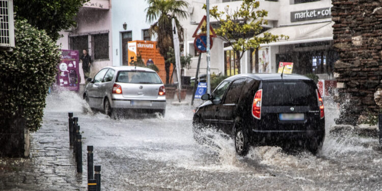Η κακοκαιρία χτυπά σήμερα με καταιγίδες και χαλάζι Αττική, Πελοπόννησο, Ιόνιο και άλλες 4 περιοχές – Πορτοκαλί προειδοποίηση