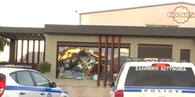 Ο Ρουβίκωνας παραδέχθηκε την επίθεση σε λάθος εταιρεία αλλά δεν ζήτησε συγγνώμη – «Έγινε λάθος, θα τους αποζημιώσουμε»