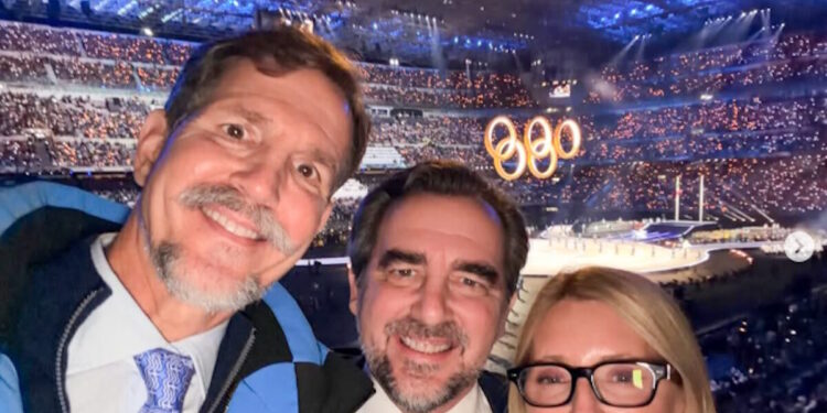 Χειμερινοί Ολυμπιακοί Αγώνες: Ο Παύλος Ντε Γκρες με γαλανόλευκη γραβάτα, η Μαρί Σαντάλ και ο Νικόλαος Ντε Γκρες στην τελετή έναρξης