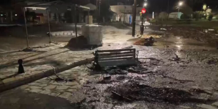 Θεσπρωτία: Η θάλασσα βγήκε στη στεριά στα Σύβοτα – Εικόνες καταστροφής από τη σφοδρή κακοκαιρία