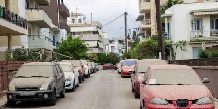 «Τσουνάμι» αφρικανικής σκόνης στη χώρα – Θα έρθει από το Μαρόκο και τη Λιβύη – Ποιες περιοχές θα «πνιγούν» αύριο