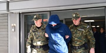 Η μυστηριώδης γυναίκα, το κινητό τηλέφωνο και η επιλογή του σμήναρχου για τη διαρροή στρατιωτικών πληροφοριών στην Κίνα