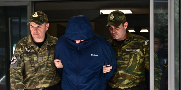 Ο 54χρονος σμήναρχος κατάσκοπος της Κίνας με τη «διπλή» ζωή, τα κρυφά εμβάσματα και τα νέα πρόσωπα που μπαίνουν στο κάδρο των ερευνών