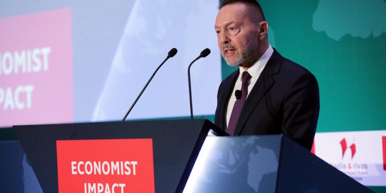 Στουρνάρας: Σε πολύ ισχυρότερη θέση οι ελληνικές τράπεζες