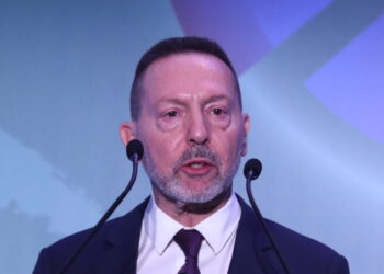 Στουρνάρας στο Bloomberg: Η ΕΚΤ παρακολουθεί την άνοδο του ευρώ, αλλά η ανατίμηση δεν είναι δραματική