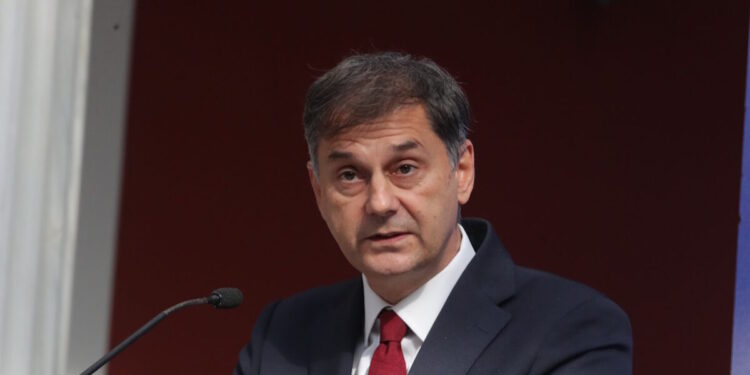 «Βόμβες» Θεοχάρη για Τσίπρα: Είχαν σχέδιο να μας πάνε στην δραχμή – Πριν το δημοψήφισμα έψαχναν εταιρείες για να τυπώσουν χαρτονομίσματα