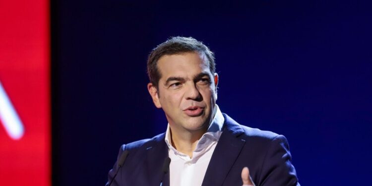 Αλέξης Τσίπρας: Να αγοράσει η Βουλή τις φωτογραφίες από την εκτέλεση της Καισαριανής