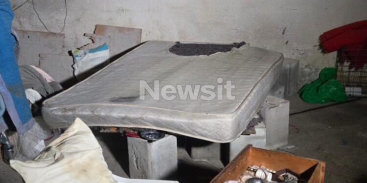 Θεσσαλονίκη: Εικόνες από το υπόγειο της φρίκης που βρέθηκε νεκρή η 47χρονη – Απολογούνται οι 2 άνδρες για τις δολοφονίες