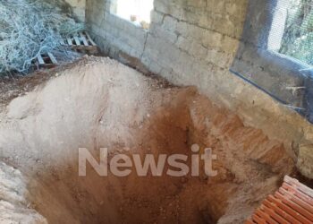 Βοιωτία: Να επιστρέψει τα χρήματα προσπαθεί η 62χρονη που είχε θάψει τη μητέρα της σε αποθήκη για να παίρνει τη σύνταξή της