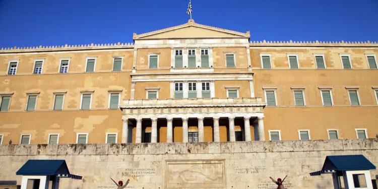 Αντέχει η Δημοκρατία; Έρευνα δείχνει ότι αντέχει, αλλά πρέπει να αλλάξει πολλά