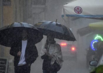 Η κακοκαιρία σφυροκοπά με καταιγίδες Αττική, Θεσσαλία, Μακεδονία και Πελοπόννησο: Δείτε live την πορεία της – Σε Red Code 9 περιοχές