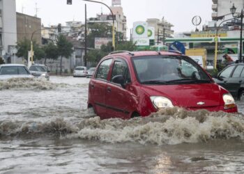 Κακοκαιρία: Μήνυμα του 112 για το Βόρειο Αιγαίο – «Προσοχή στις μετακινήσεις σας μέχρι το πρωί της Δευτέρας»