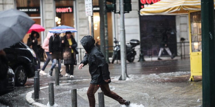 Κακοκαιρία: Ισχυρές βροχές, καταιγίδες και χαλάζι σε 8 περιοχές μέχρι την Παρασκευή – Επικαιροποιήθηκε το έκτακτο δελτίο