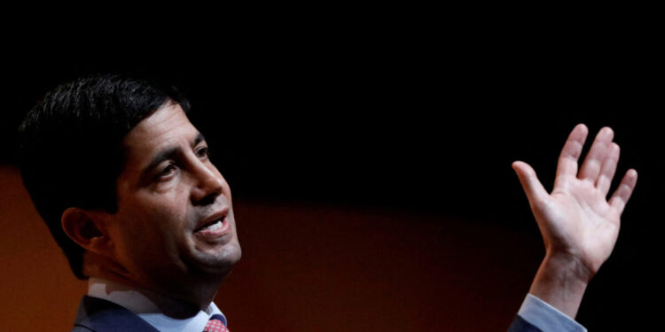 Ο Τραμπ προτείνει τον Κέβιν Γουόρς για την ηγεσία της Fed