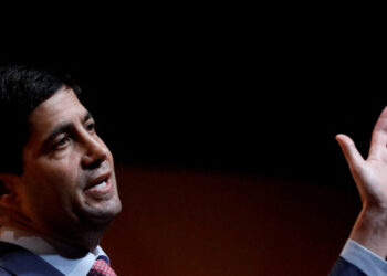 Ο Τραμπ προτείνει τον Κέβιν Γουόρς για την ηγεσία της Fed