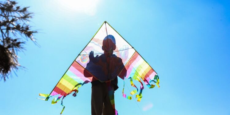 Καθαρά Δευτέρα: 20 χρόνια έκλεισε ο «άνθρωπος των χαρταετών» στο σταυροδρόμι του Παγκρατίου