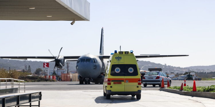 Χίος: Στην Αθήνα τα έξι παιδιά που ήταν ανάμεσα στους τραυματίες του ναυαγίου – Βίντεο με τη μεταφορά τους στο «Αγλαΐα Κυριακού»