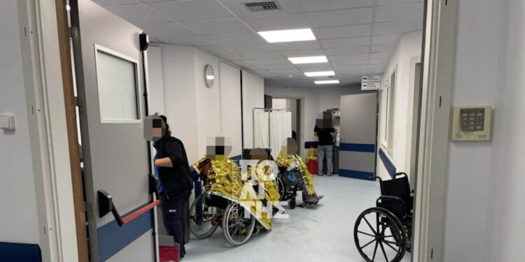 Χίος: Τεράστια κινητοποίηση στο νοσοκομείο μετά την αιματηρή συμπλοκή – «Ετοιμάζονται για χειρουργείο οι τραυματίες» λέει ο δήμαρχος