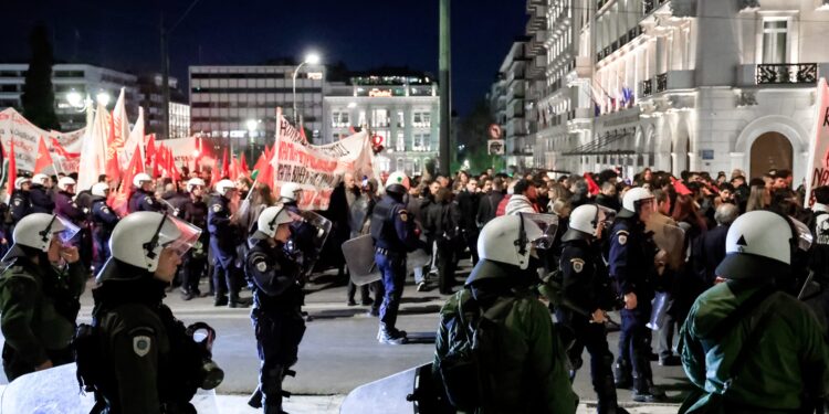 Συγκέντρωση διαμαρτυρίας στο Σύνταγμα για τον πόλεμο στη Μέση Ανατολή