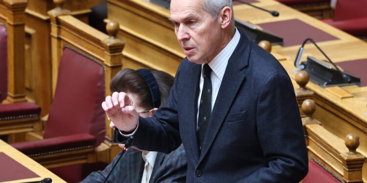 Απάντηση Δαβάκη σε Καζαμία: Τα ελληνικά όπλα δεν χρησιμοποιούνται πουθενά για επιθετική ενέργεια