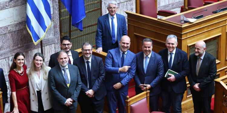 Βουλή: Ψηφίστηκε κατά πλειοψηφία η Ενεργειακή Συμφωνία Ελλάδας με Chevron και Helleniq Energy – Στ. Παπασταύρου: Ιστορική στιγμή για τη χώρα