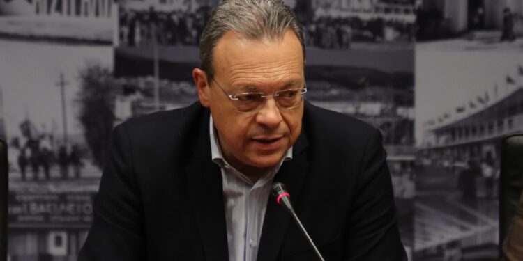 Σ. Φάμελλος: Τροπολογίες του ΣΥΡΙΖΑ για μείωση του ειδικού φόρου κατανάλωσης στα καύσιμα και οριοθέτηση σε χαμηλά ύψη του περιθωρίου διύλισης