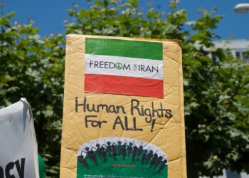 Η Ιρανή Ρέα Πεϊμάνι, κάτοικος Ελλάδας στο ΕΡΤnews Radio 105,8: Είδος πολυτελείας το κρέας στο Ιράν και όσπρια με δόσεις – Γι΄ αυτό σκοτώθηκαν 50.000 διαδηλωτές