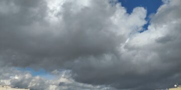 Καιρός: Νεφώσεις, τοπικές βροχές και άνεμοι έως 5 μποφόρ στη χώρα – Στους 15-18 βαθμούς Κελσίου η θερμοκρασία