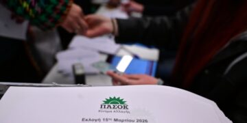 Eσωκομματικές κάλπες ΠΑΣΟΚ: Παρατείνεται μέχρι τις 20:00 η εκλογική διαδικασία