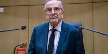 Αντιπαράθεση Σαμαρά – Μητσοτάκη: «Δεν βλέπω κανένα απολύτως περιθώριο συνεννόησης» λέει ο πρωθυπουργός