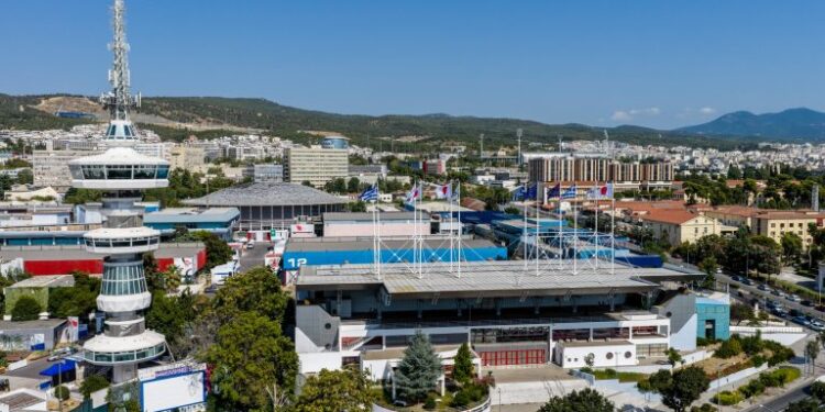 Στο ΕΡΤnews Radio 105,8: Πώς αντιδρούν στα μέτρα της κυβέρνησης, τρίτεκνοι, αγρότες και μεσίτες