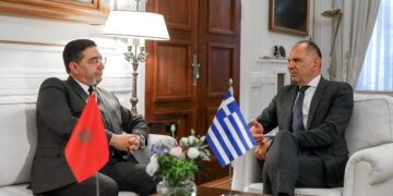 Συνάντηση ΥΠΕΞ Ελλάδας – Μαρόκου: Ταύτιση απόψεων για το Δίκαιο της Θάλασσας και το μεταναστευτικό