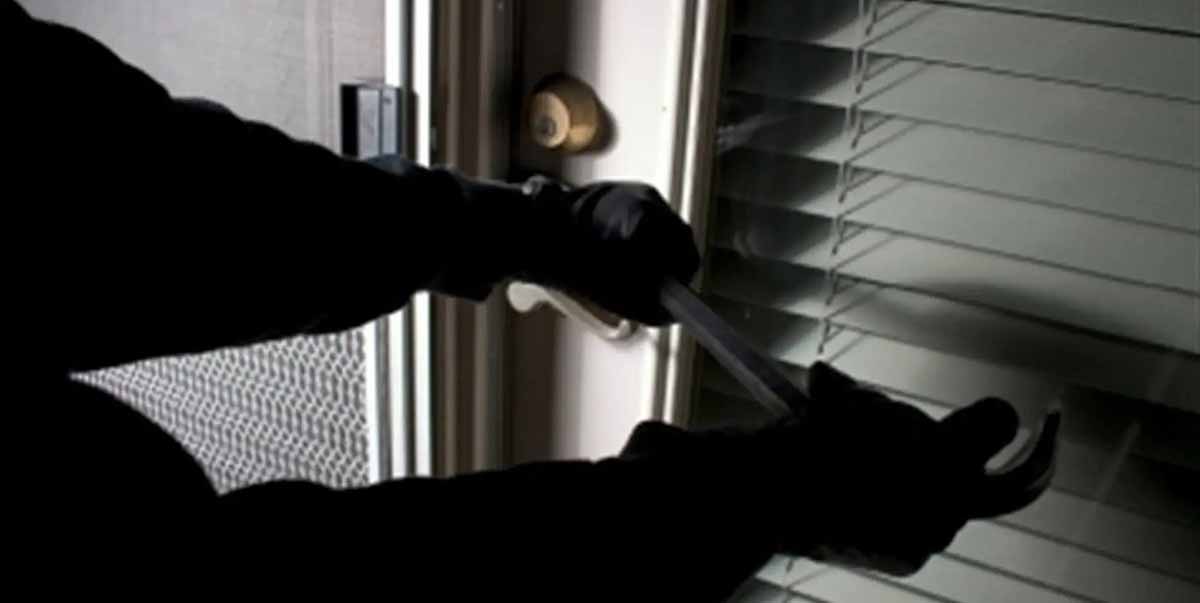 Αγρίνιο: Διέρρηξαν αποθήκη και έκλεψαν εργαλεία αξίας 2.000 ευρώ – Συνελήφθη ο ένας