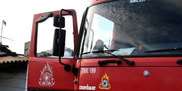 Πυρκαγιά στη Μακρυκάπα Εύβοιας: Μήνυμα 112 για απομάκρυνση από Τριάδα προς Ψαχνά