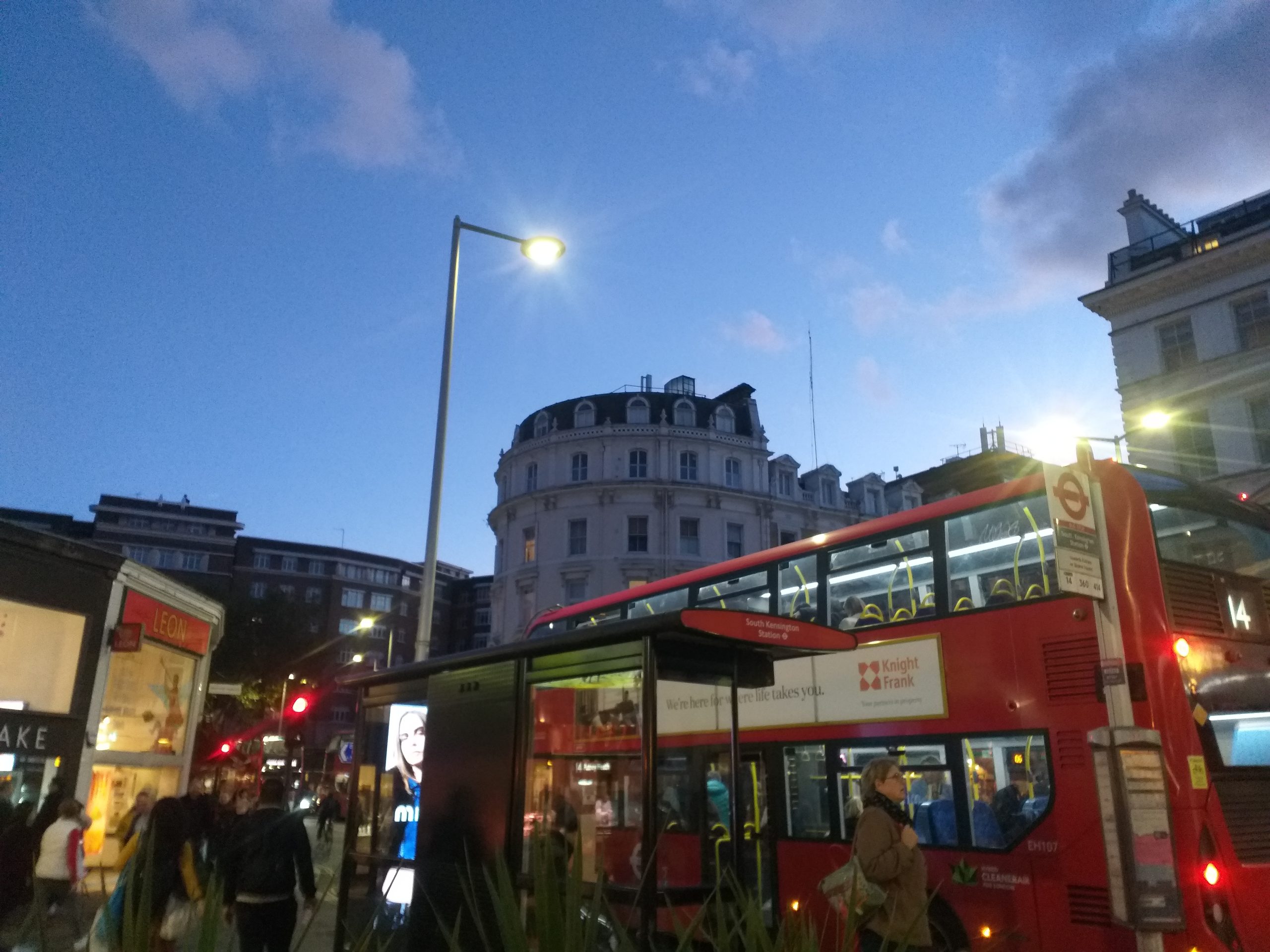 london-south-kensington-but-stop-photo-by-sdam