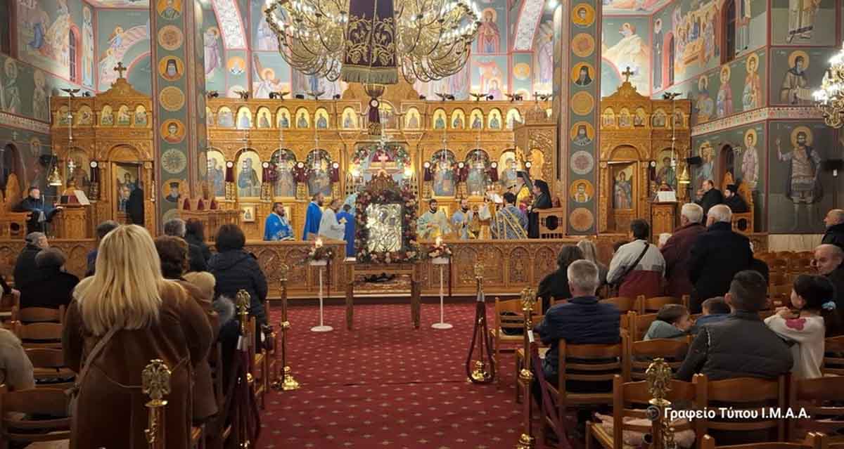 Υποδέχθηκε την Ιερά Εικόνα της Παναγίας Τρυπητής ο Ι.Ν. Αγίας Βαρβάρας Αγρινίου (φωτο)